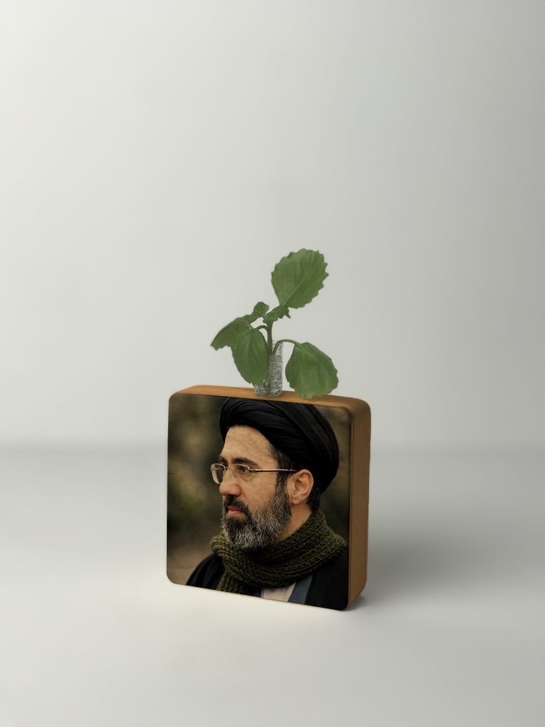 گلدان چوبی دکوراتیو مدل P-119R7023 طرح سید مجتبی خامنه‌ای