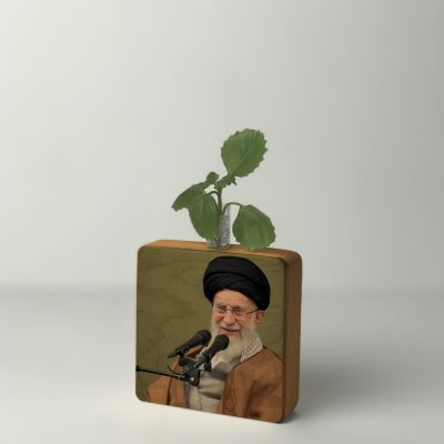 گلدان چوبی دکوراتیو مدل P-119R7031 طرح رهبر شهید